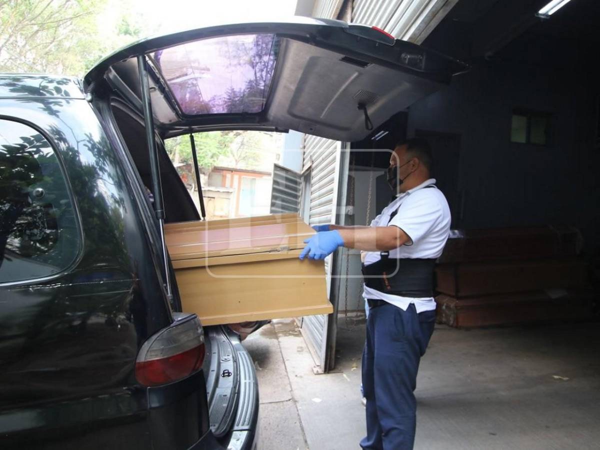 Entregan a familiares dos de los tres cuerpos carbonizados en El Cimarrón