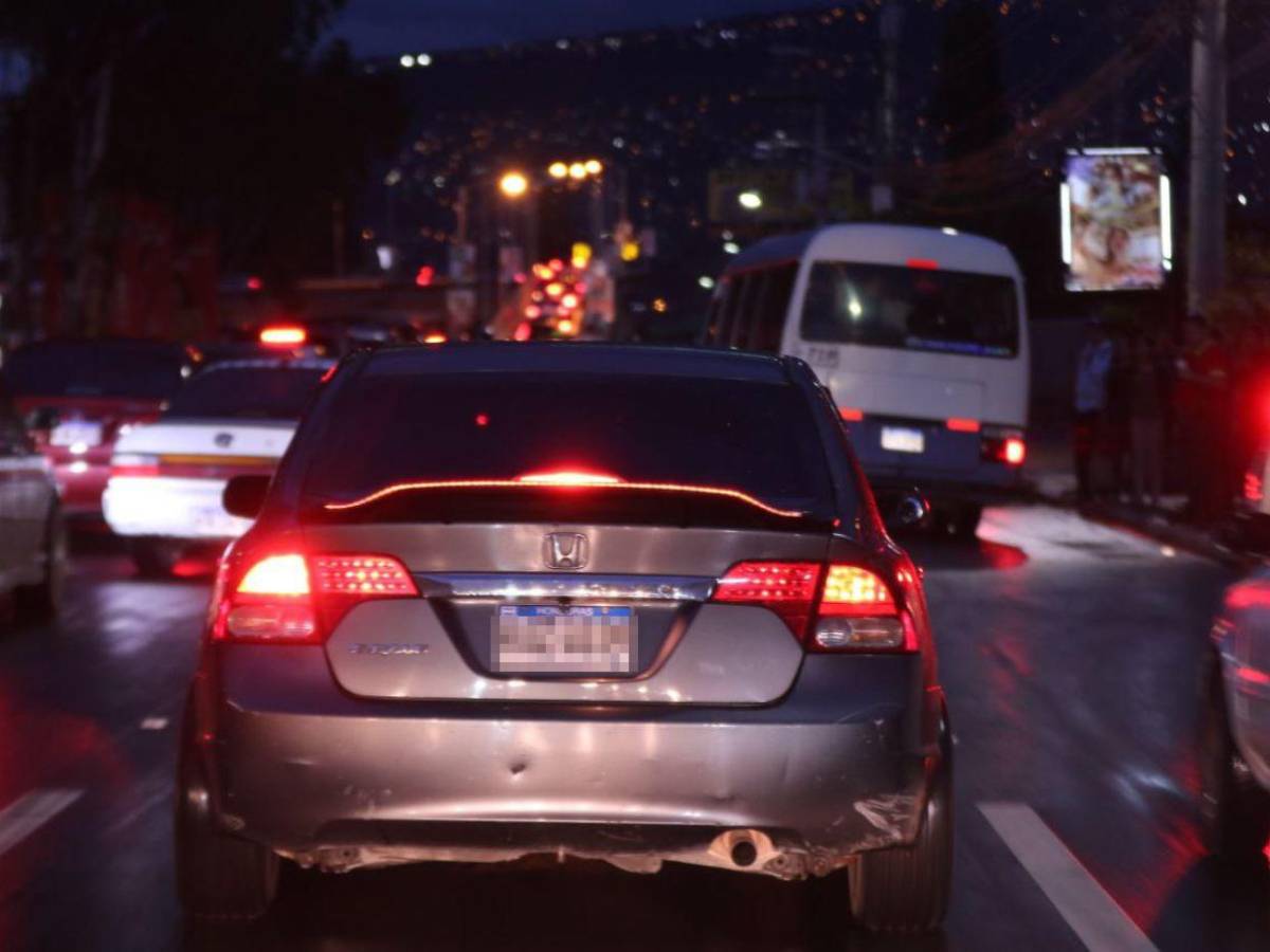Caos vehicular se vive en la capital por fuerte tormenta