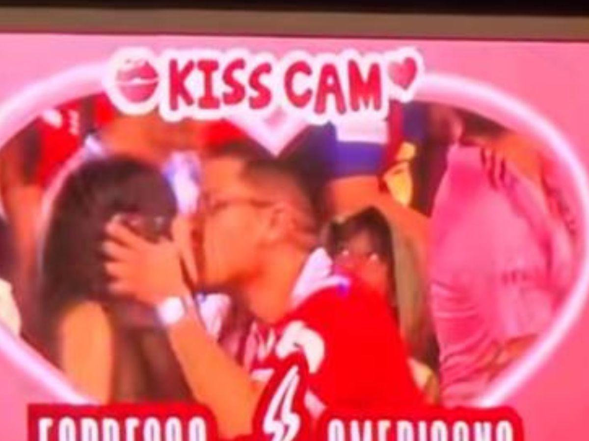 Aprovechó la fiebre de Messi: hondureño le pide matrimonio a su novia en el partido de Olimpia vs Inter Miami