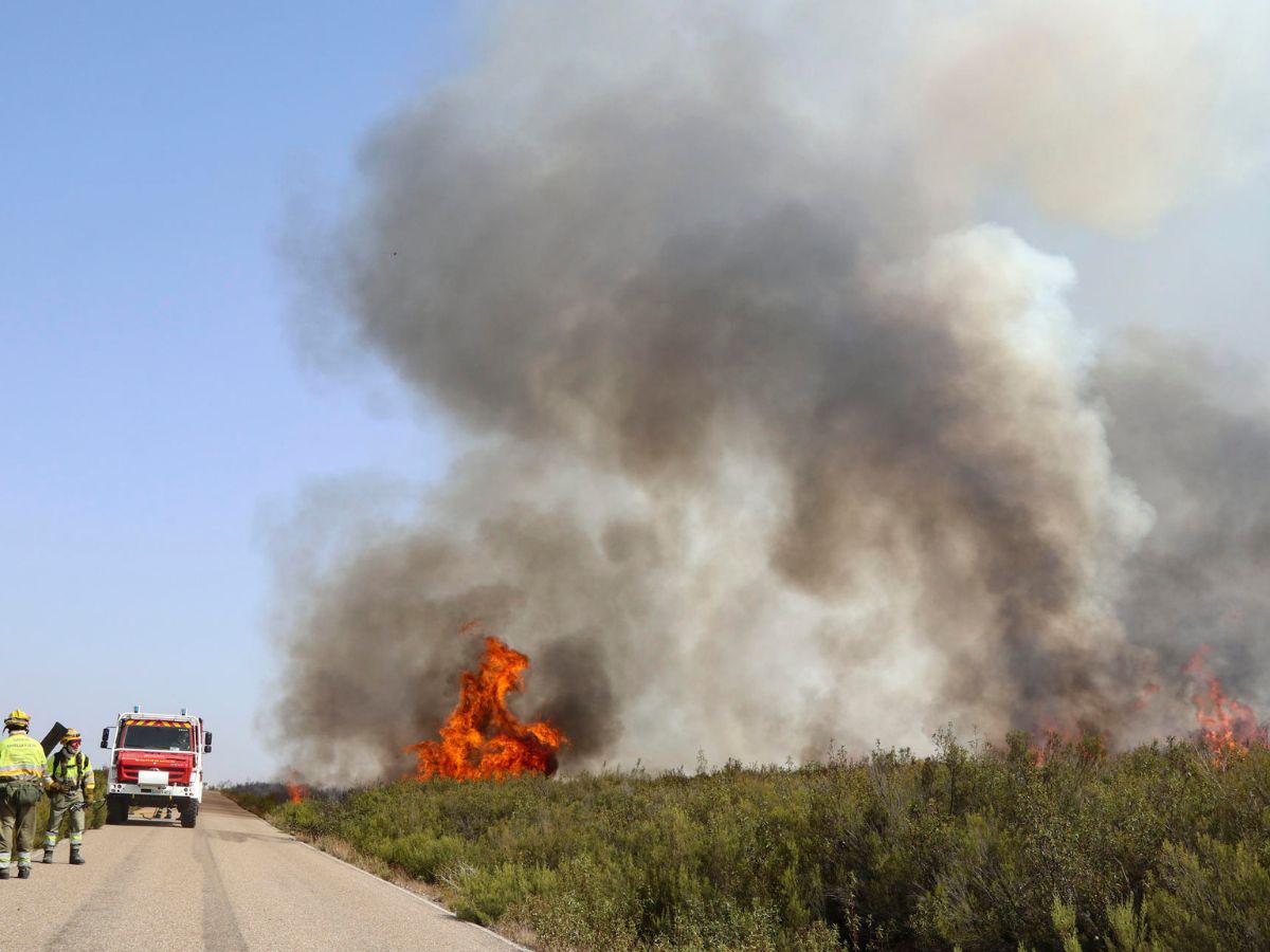 Incendios en España: miles evacuados y cientos de hectáreas quemadas