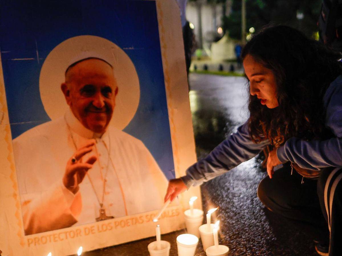 Vigilia por el papa en la catedral de Buenos Aires: No dimensionamos su liderazgo