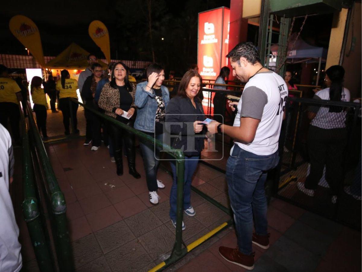¡Una noche inolvidable! Matute enciende el Coliseum con éxitos de los 80