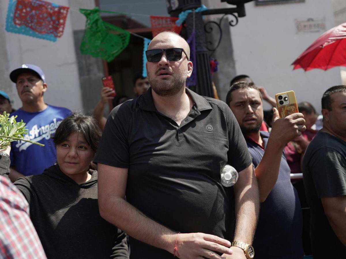 Claman justicia por asesinato de alcalde en México y exigen renuncia de Claudia Sheinbaum