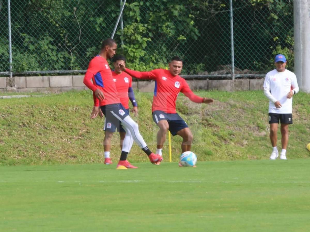 ¿Se va Carlos Pineda? Las sorpresas que dejó el entreno de Olimpia previo a jugar ante UPNFM