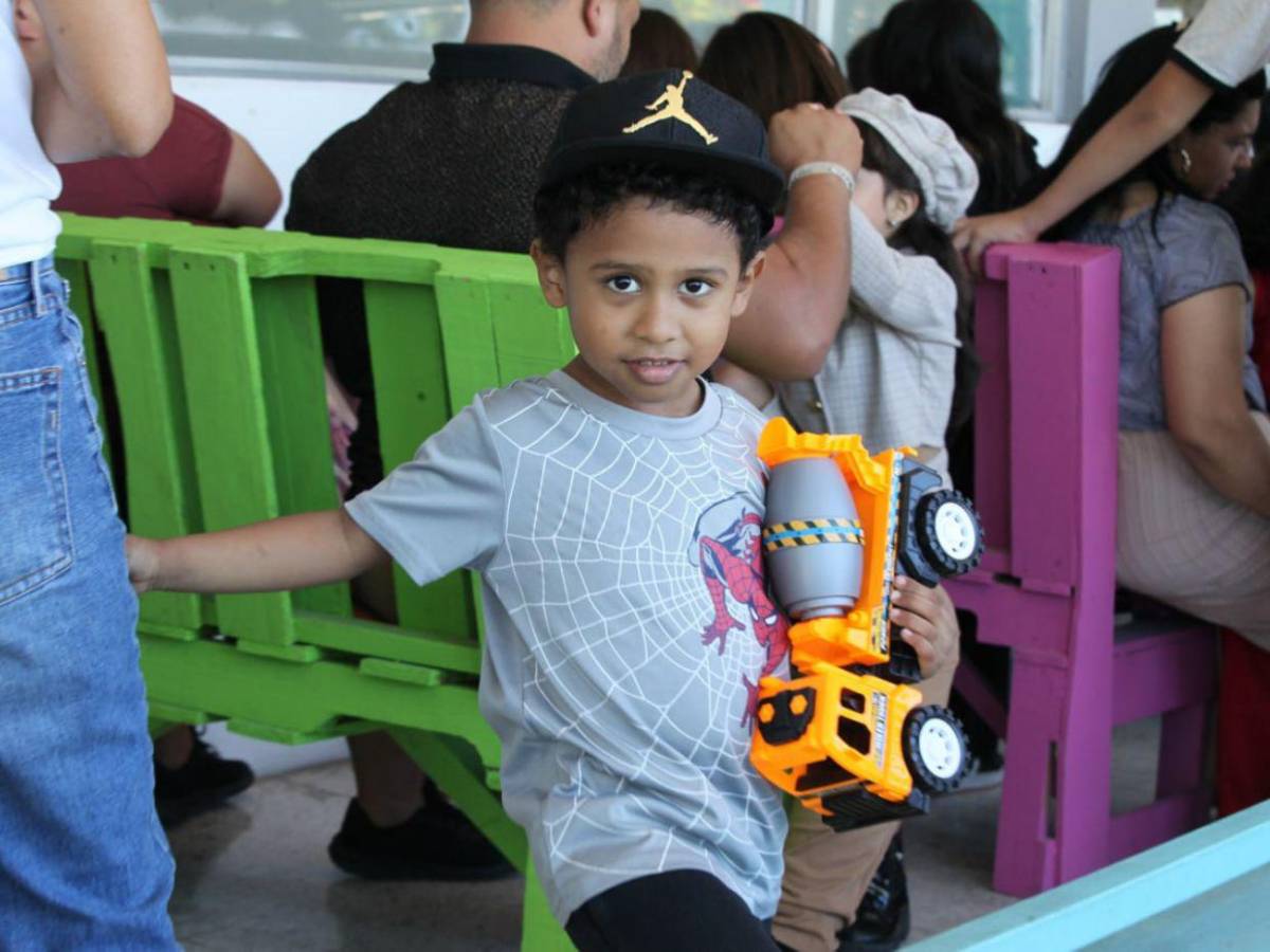 Niños llenan de ilusión Correos de Honduras con las tradicionales Cartas a Santa