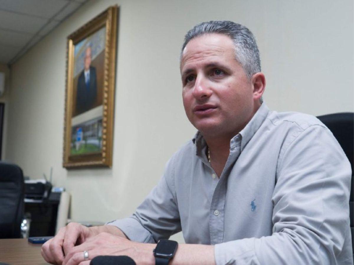 Burbara: “prefiero hablar de los jugadores que son del Real España y no de los que no. Quien quiera estar va a estar y quien no, buena suerte”.