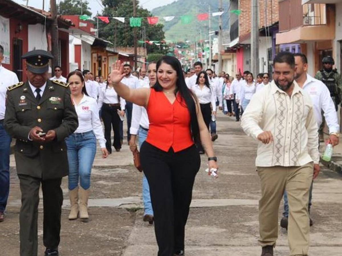 Anavel Ávila Castrejón, alcaldesa de Coalcomán, señalada de “recibir regalitos” de ‘El Mencho’