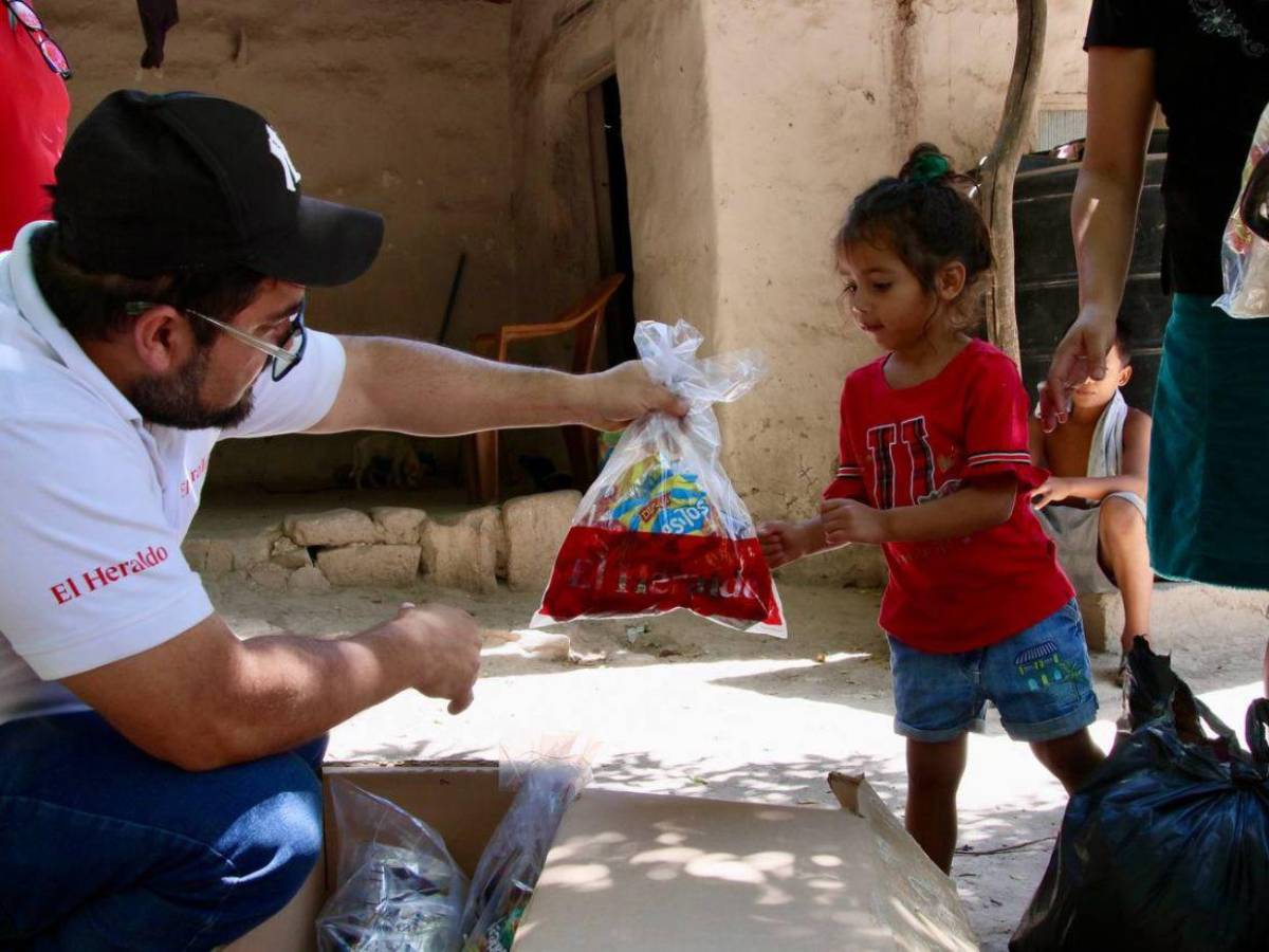 Con dulces que llegan al corazón, EL HERALDO y sus lectores alegran a los niños del Corredor Seco
