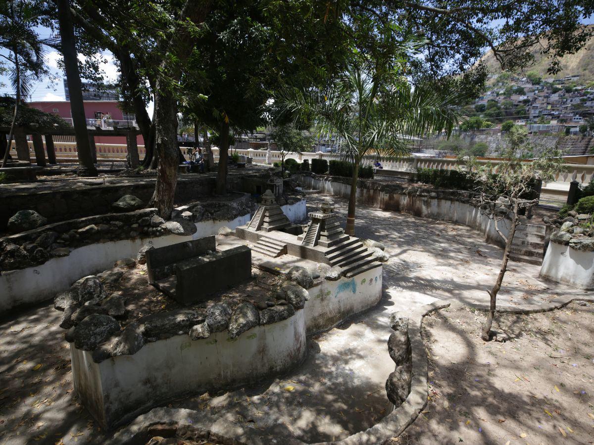 ¿Quiénes están enterrados en el parque La Concordia de Tegucigalpa?