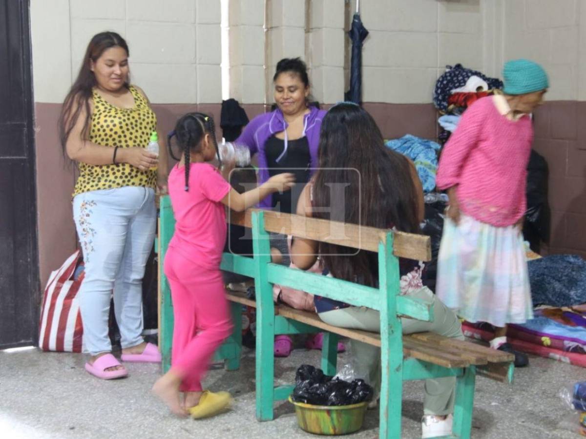 A una semana del desastre, damnificados de Villa Unión siguen sin regresar a sus hogares