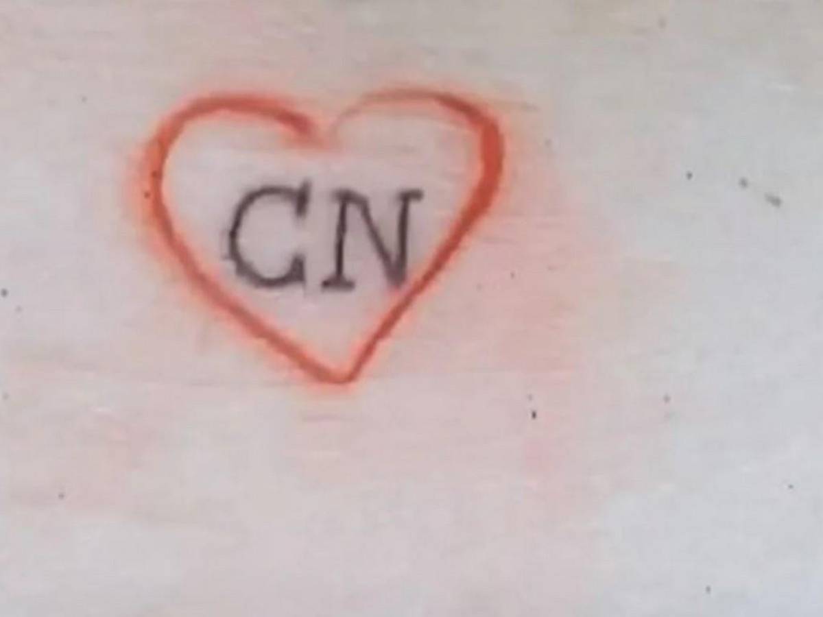 El tatuaje de Belinda con las iniciales de su ex prometido.