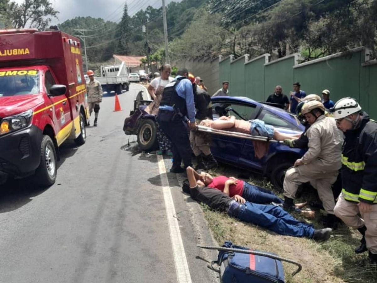 Las imágenes del accidente de dos vehículos en Valle de Ángeles; hay 6 heridos