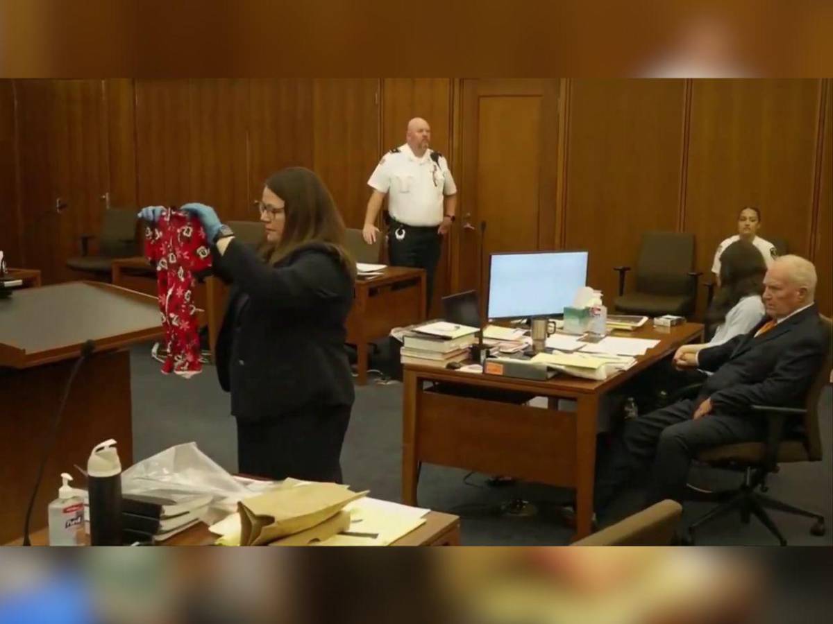 Lindsay Clancy rompe en llanto durante juicio al escuchar cómo intentaron salvar a su bebé