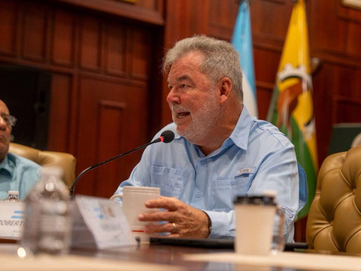 Roberto Contreras se disculpa con Mel Zelaya por el apodo chumpa juca; Quintín Soriano reacciona