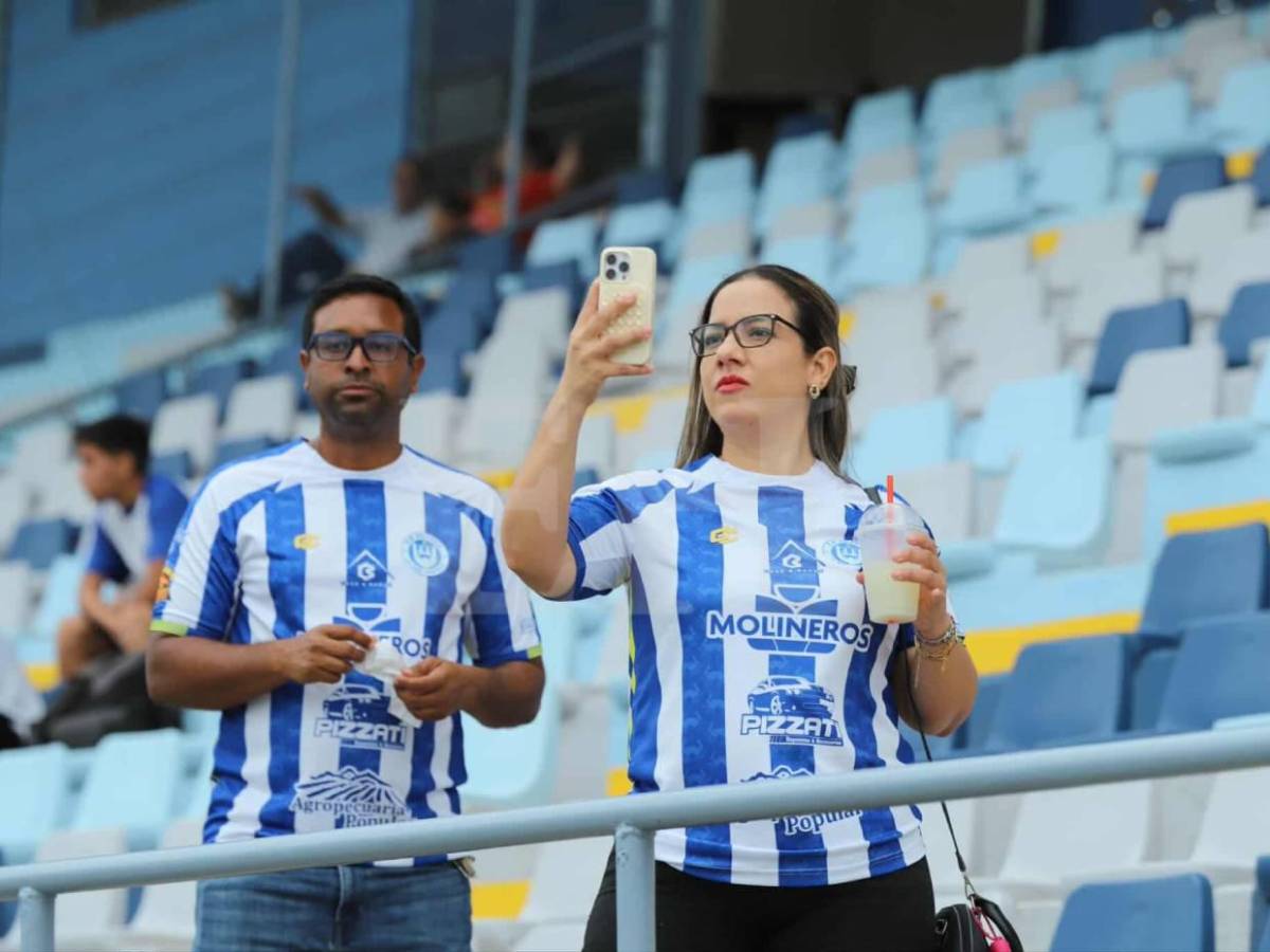 Lindas chicas e imágenes inéditas que está dejando el Victoria vs Marathón en La Ceiba
