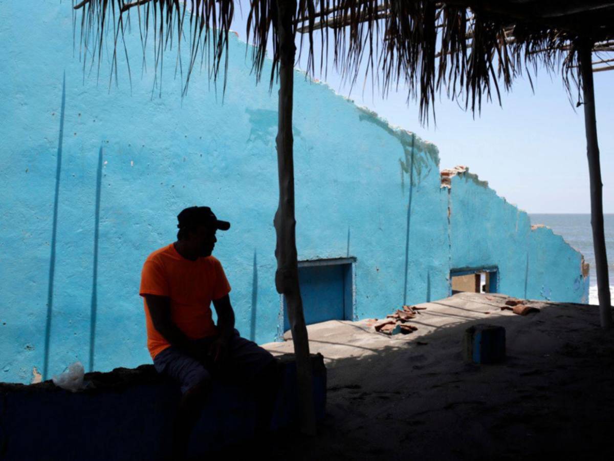 Las impactantes imágenes de Cedeño, la comunidad hondureña que el mar está borrando del mapa