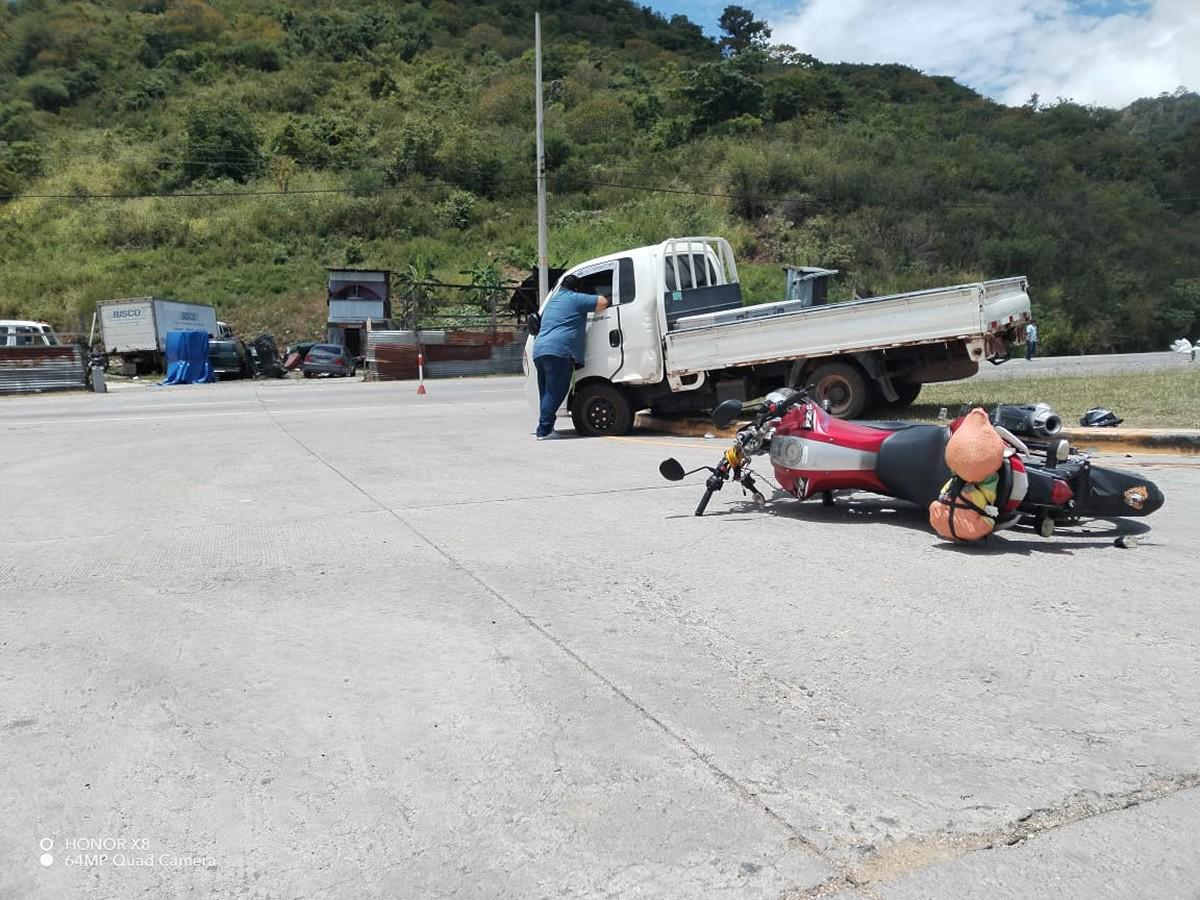 Motociclista herido luego de impactar contra camión en El Carrizal