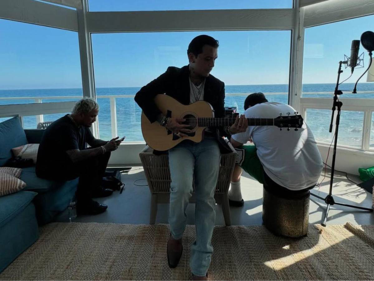 ¿Lo reconocerías? Exnovia de Christian Nodal publica fotos inéditas del cantante