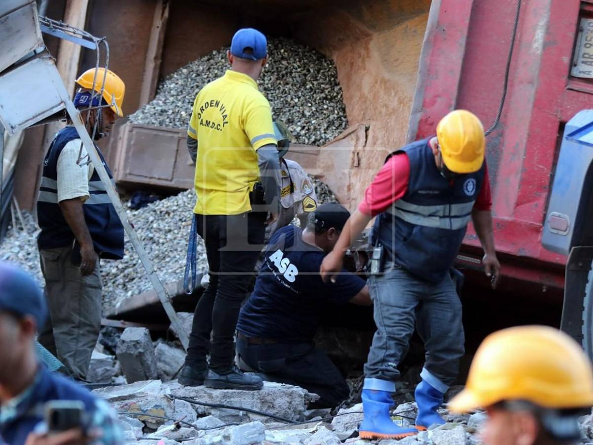 Una imagen que duele: el intenso rescate de la pequeña Leyret Nahiara Aguilar Rodríguez