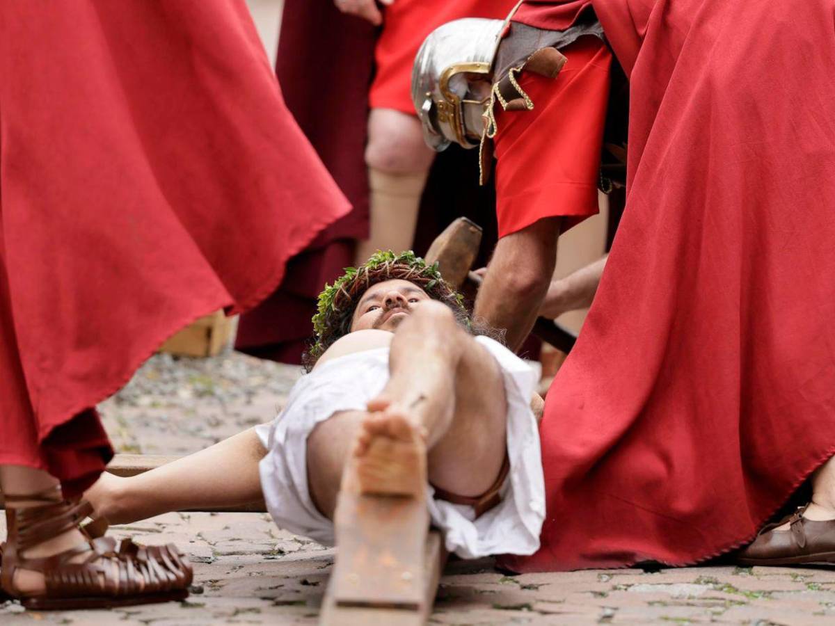 Tradición en Alemania: así se representa el Vía Crucis en Viernes Santo Tradición en Alemania: así se representa el Vía Crucis en Viernes Santo