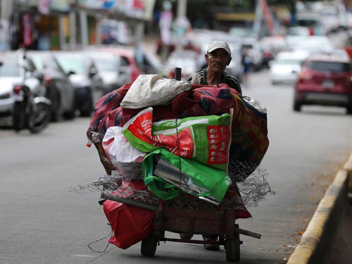 Empleo informal, pobreza y deudas: el panorama económico que recibirá el próximo gobierno