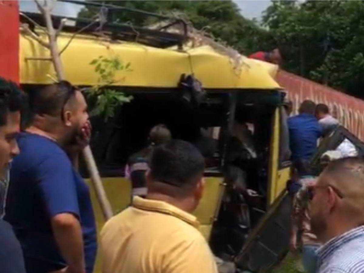 Pasajeros atrapados y rostros ensangrentados: escena tras accidente en Copán
