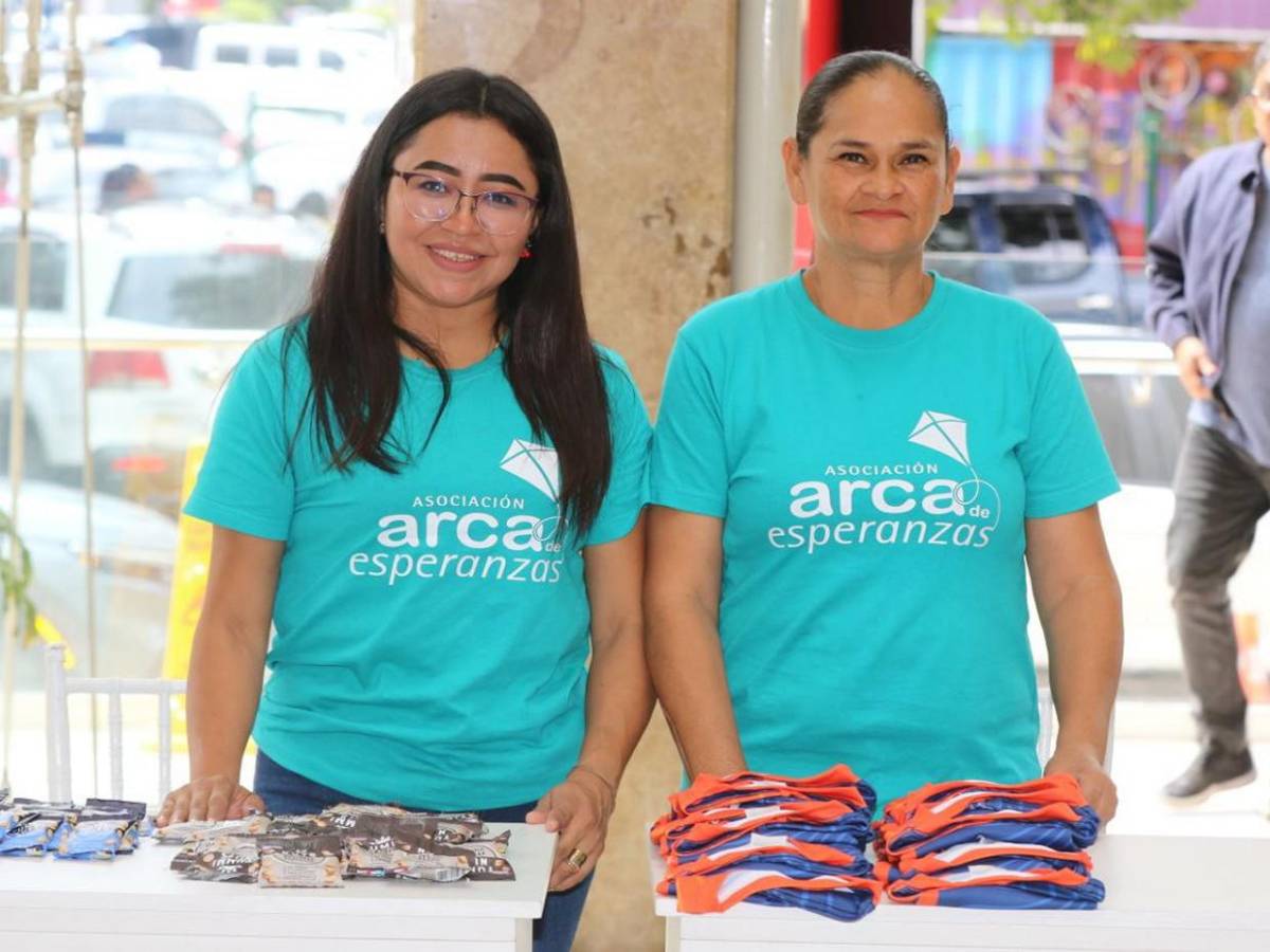 Entrega de kits en el arranque de la Vuelta EL HERALDO 2025, que reúne a mil ciclistas en Honduras