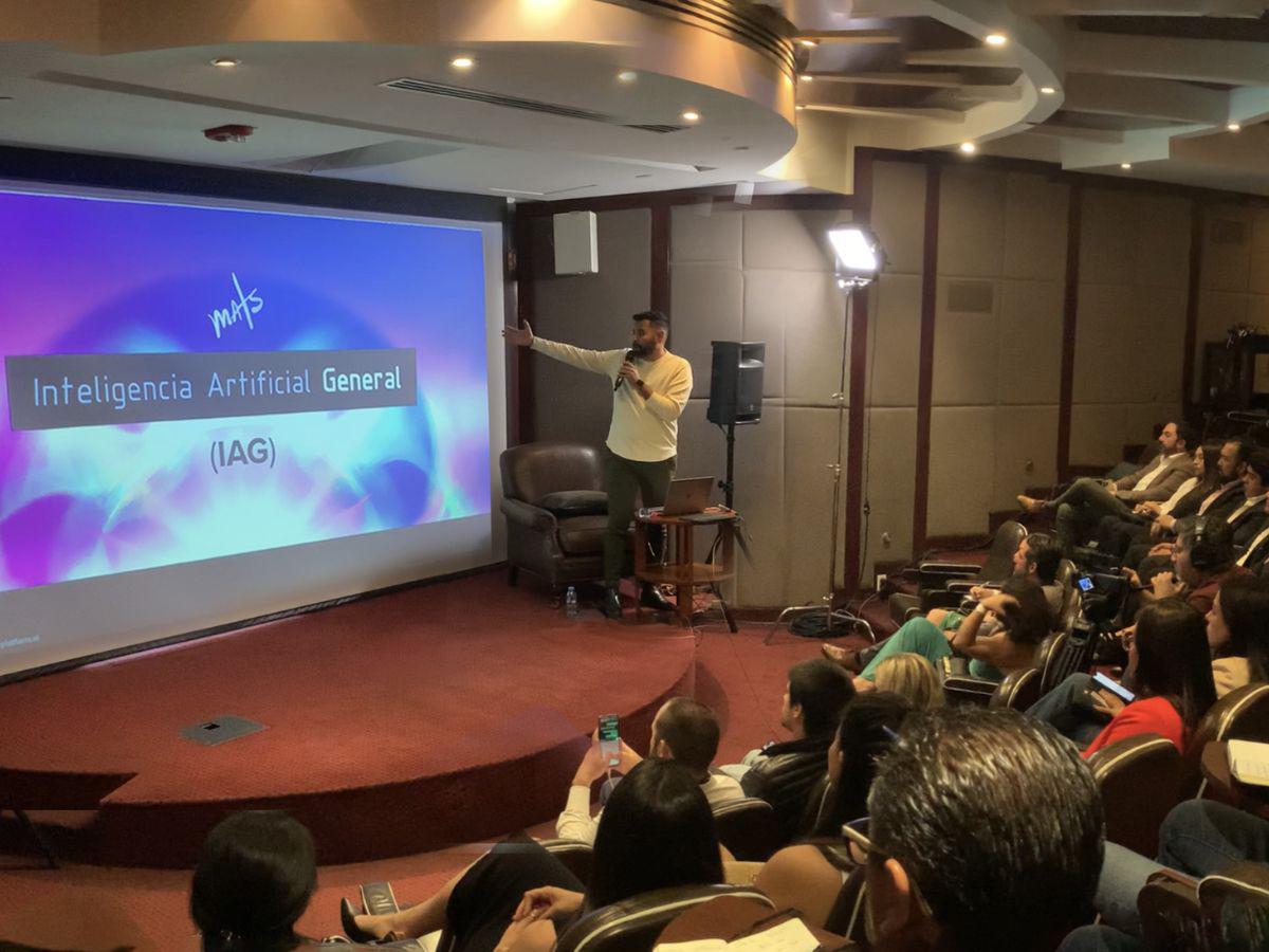 Carlos Mats hace de la Inteligencia Artificial su boleto por el mundo