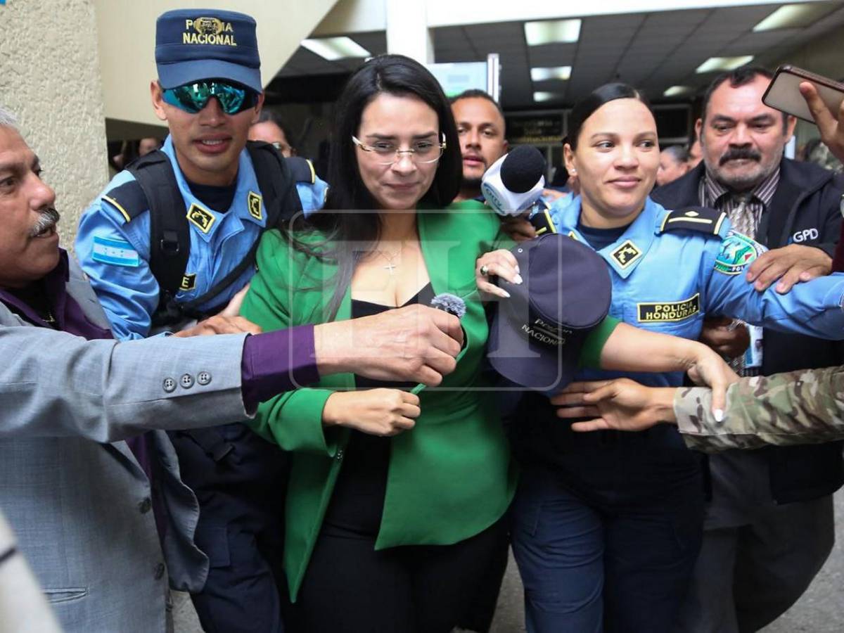 Isis Cuéllar sale sonriendo de la CSJ, sin curul y sin cárcel