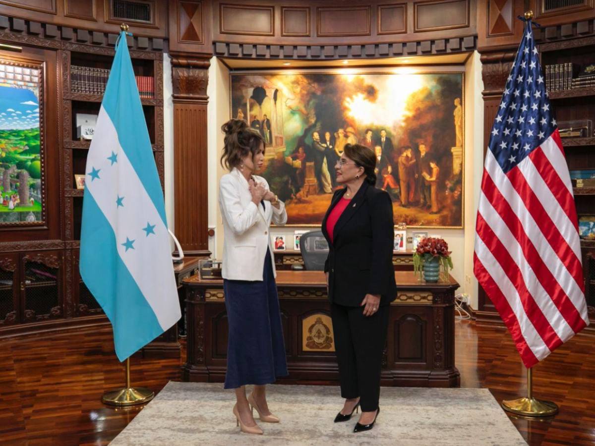 ¿Qué le regaló Xiomara Castro a Kristi Noem, secretaria de Seguridad Nacional de EE UU?