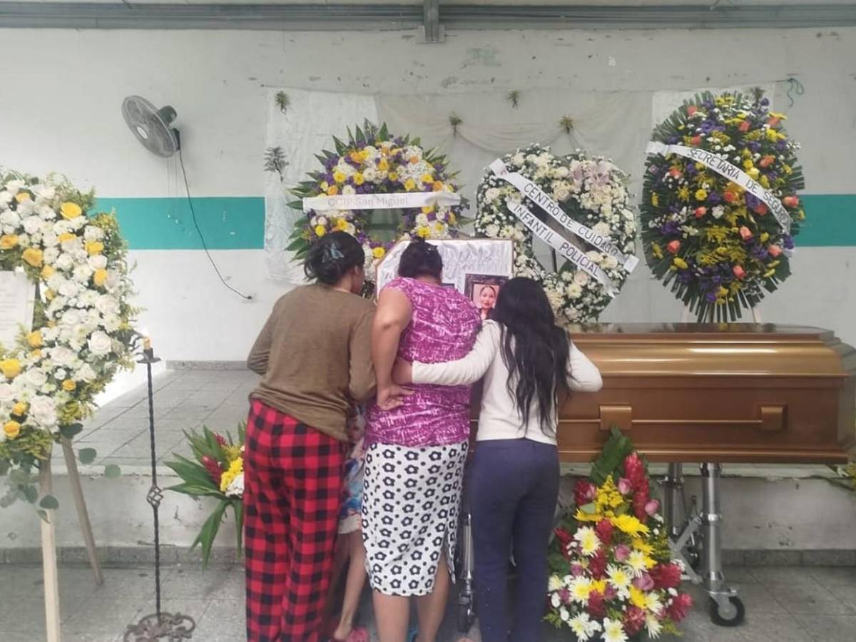 Le pido a Dios que me dé fuerzas: lágrimas y luto en velorio de Yuli Solórzano, oficial asesinada por su pareja