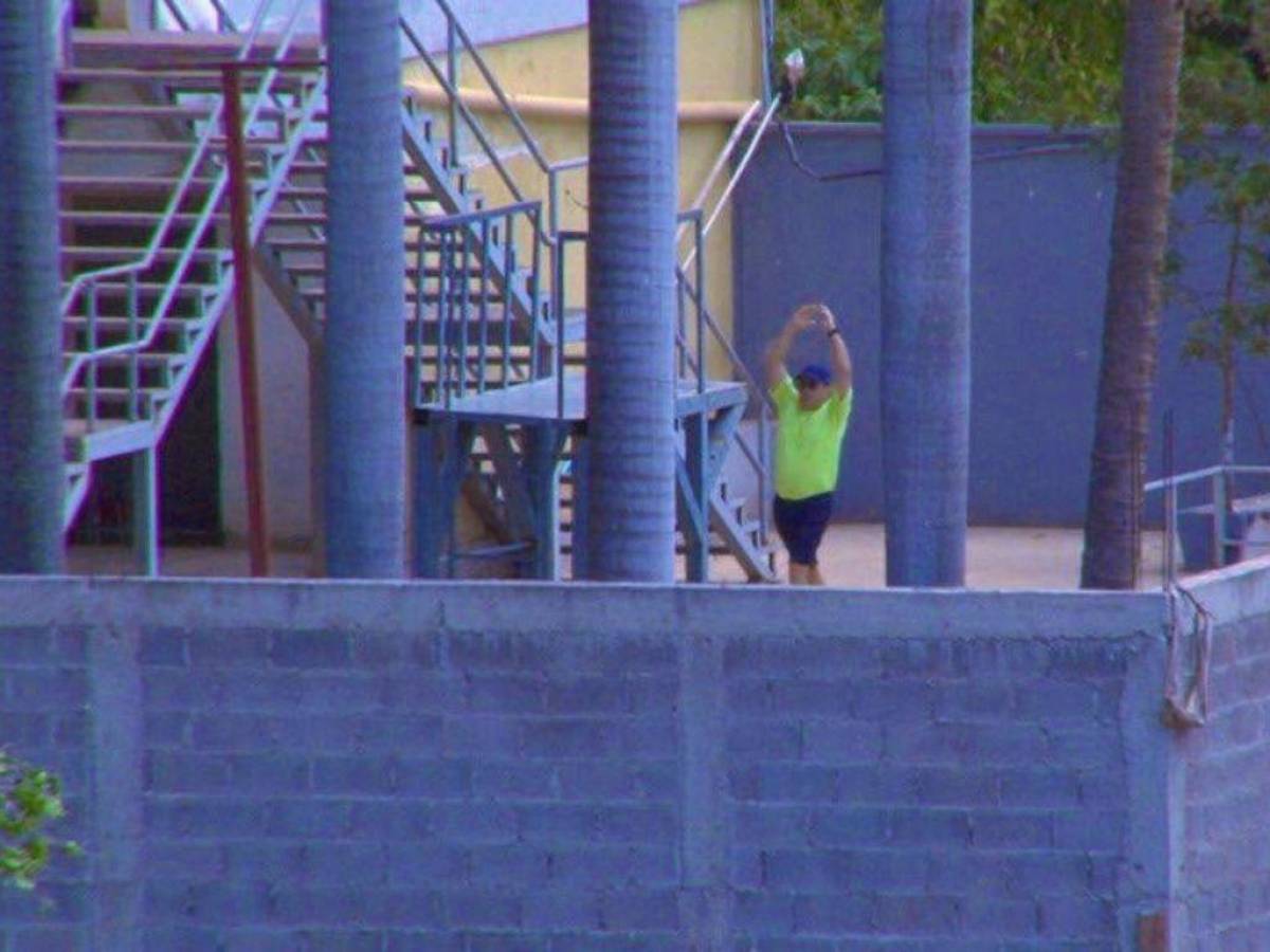 Juan Orlando Hernández es captado haciendo ejercicio en el Comando Cobras