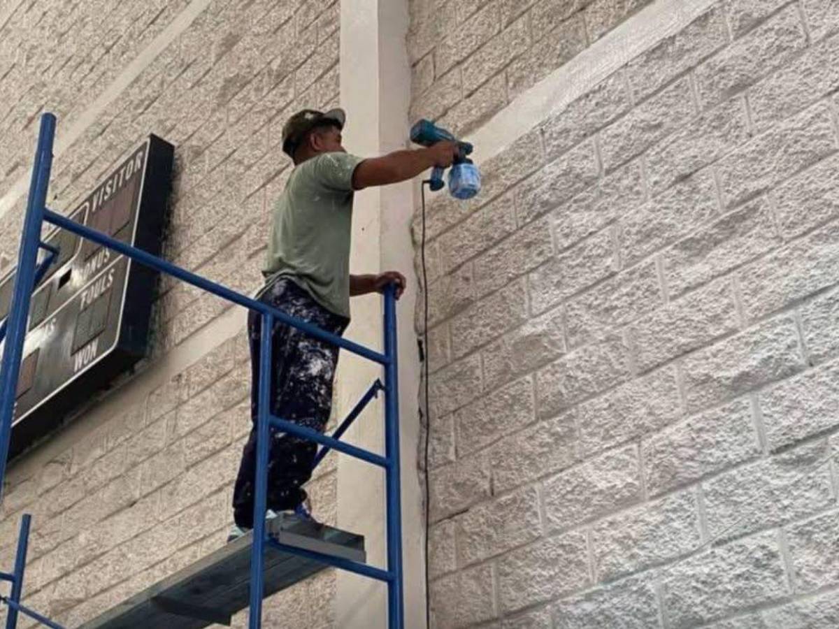 Avanzan trabajos en la Villa Olímpica: realizan mantenimiento, bacheo y pintura