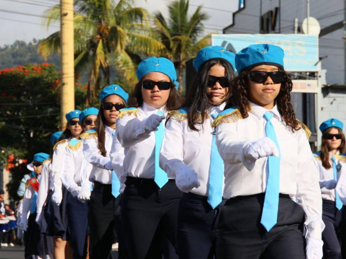 Fauna, próceres, palillonas y más: escuelas conmemoran el 204 aniversario de independencia