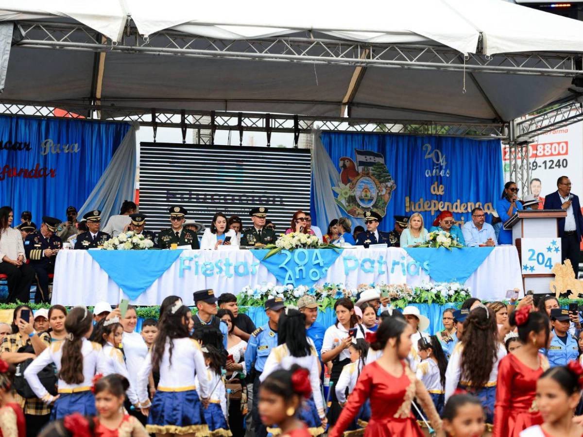 Multitudinarios desfiles se viven en San Pedro Sula