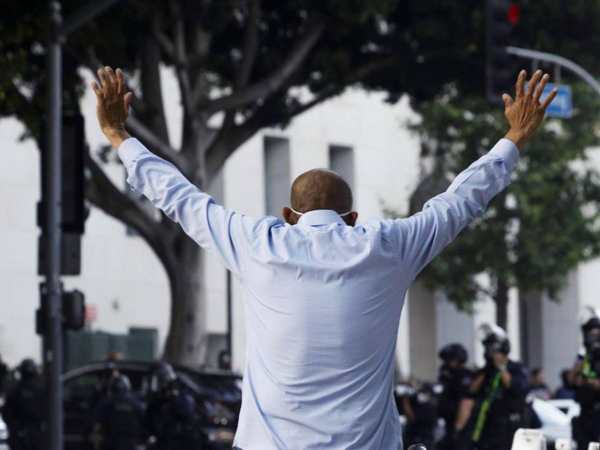 La comunidad de Los Ángeles se resiste a doblegar; siguen protestas