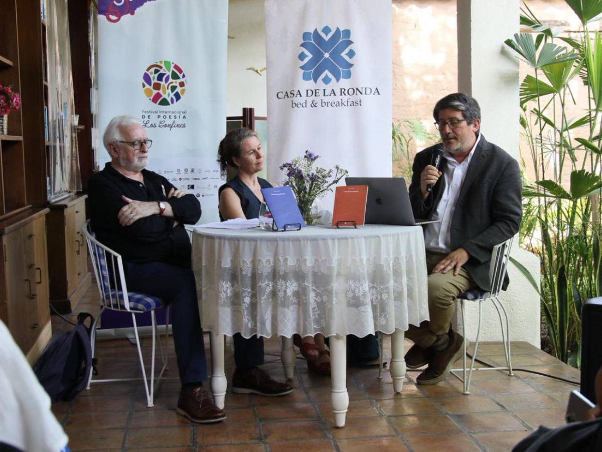 Poetas de Los Confines leen sobre el duelo, la niñez y el exilio previo a la inauguración del festival