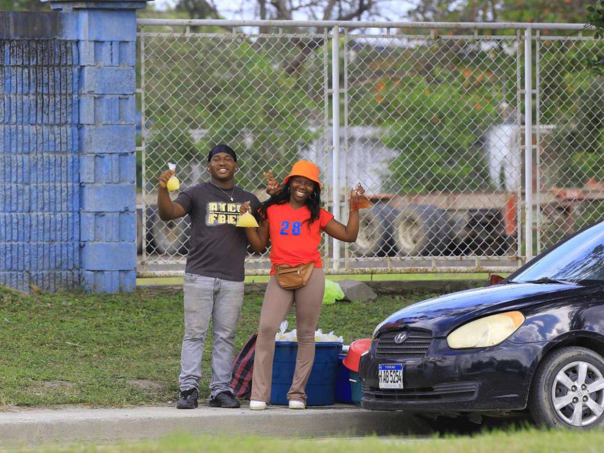 Camisetas, comida y pasión afuera del Olímpico previo a  Olimpia vs Inter Miami