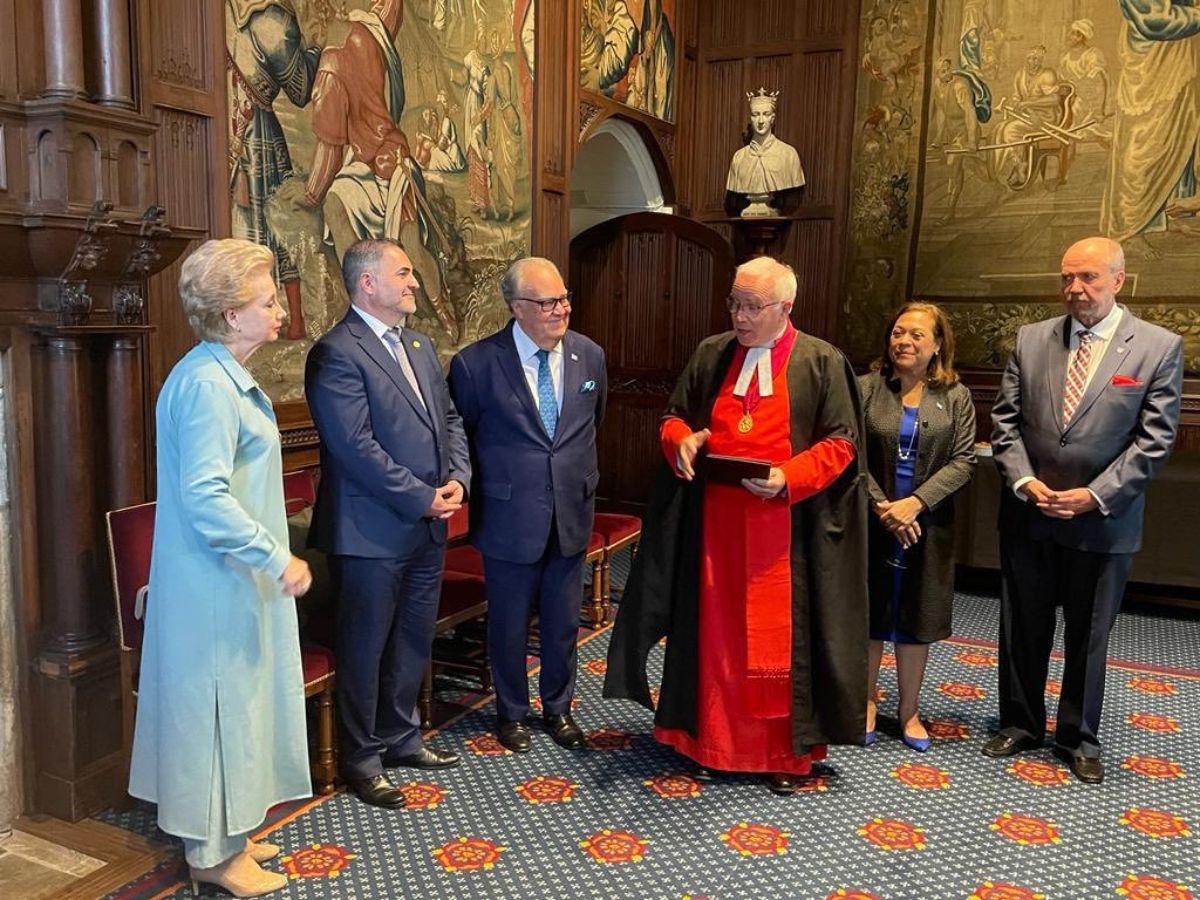 Embajadores centroamericanos en el Reino Unido conmemoran 202 años de independencia en la Abadía de Westminster