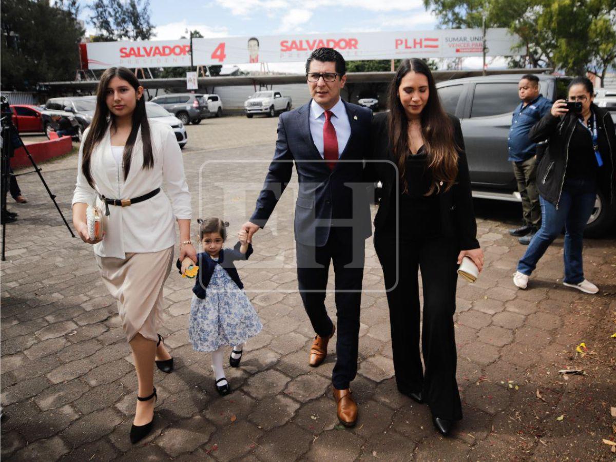 Diputados propietarios y suplentes del PL llegan a la sede para reclamar su credencial