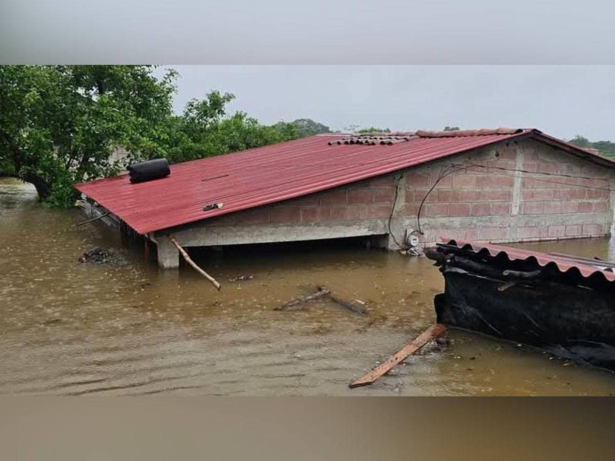 El Cubulero bajo el agua tras lluvias recientes; son al menos 63 viviendas inundadas