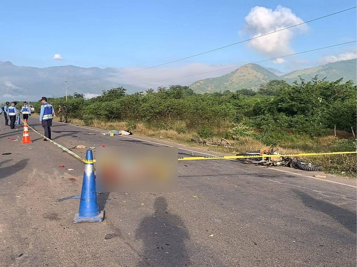 Padre e hijo mueren tras impactar con pick-up en Olanchito: las dolorosas imágenes