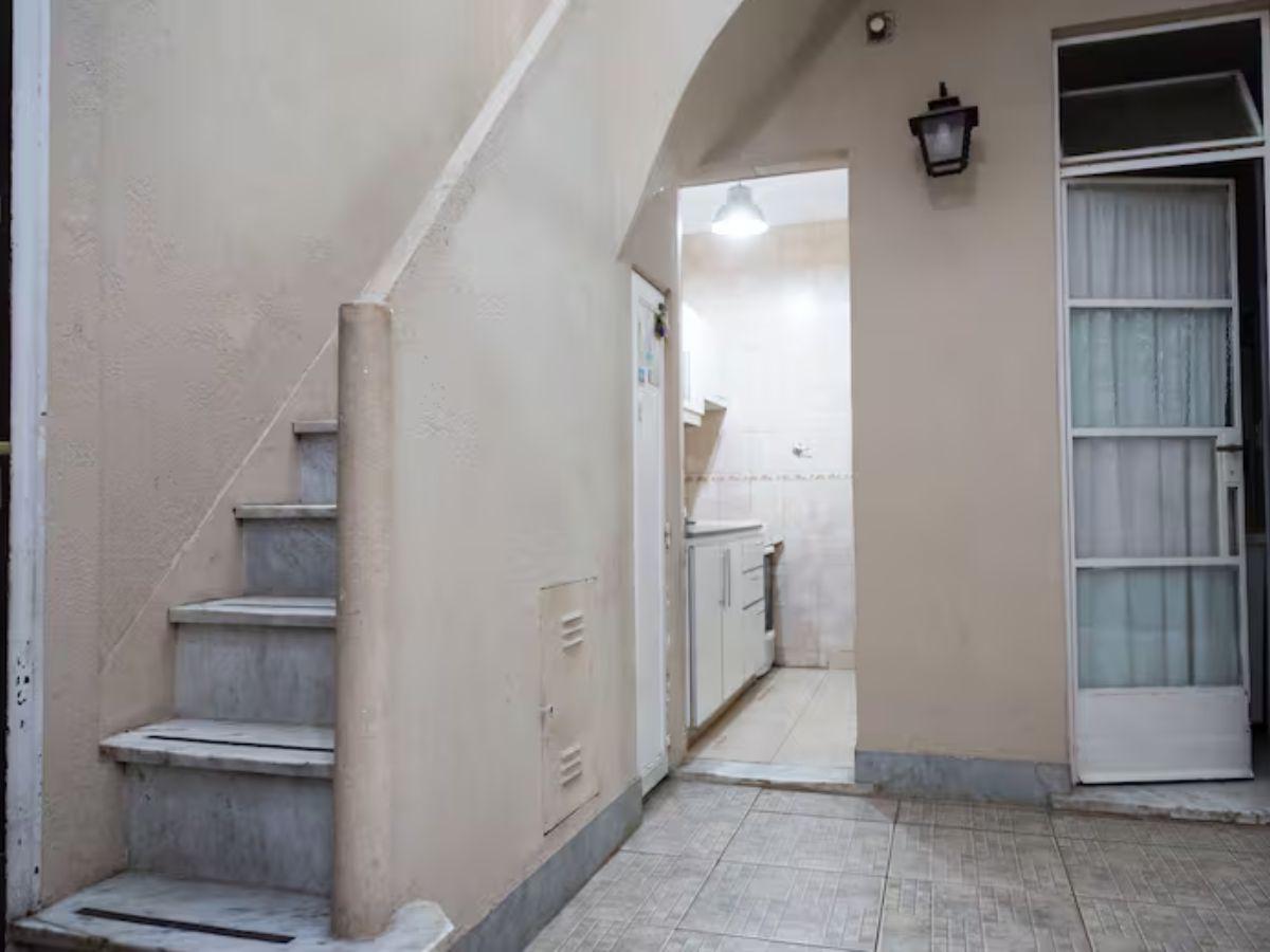 Casa donde nació y creció el papa Francisco; creyentes se persignan y se toman fotografías Casa donde nació y creció el papa Francisco; creyentes se persignan y se toman fotografías