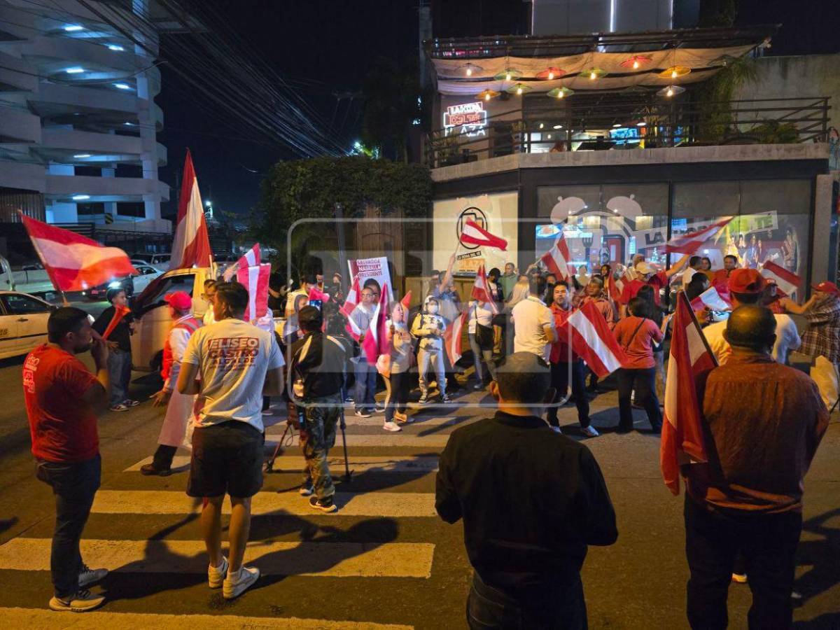Con jornada de oración y antorchas, liberales exigen transparencia en conteo de votos
