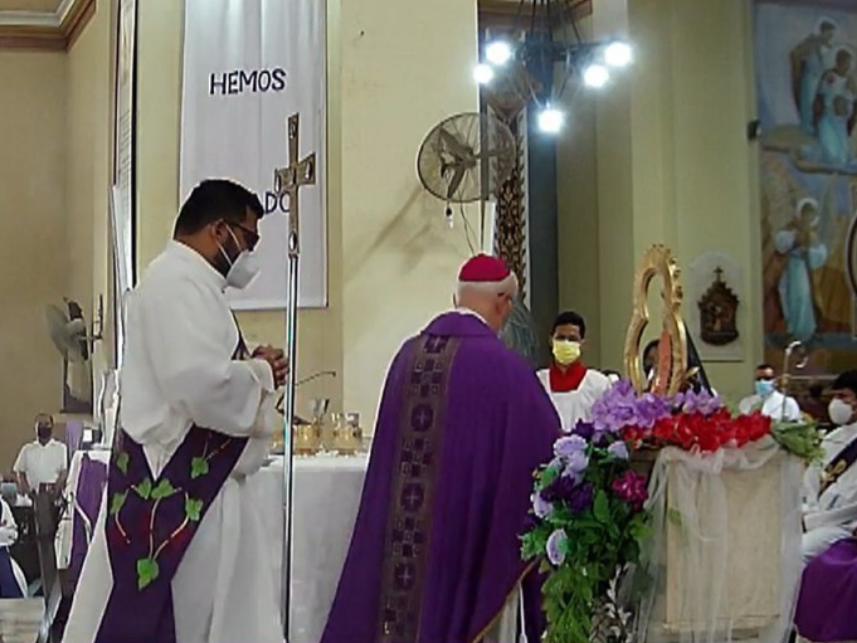 Consternación, drama y dolor en misa en honor al padre Enrique Vásquez