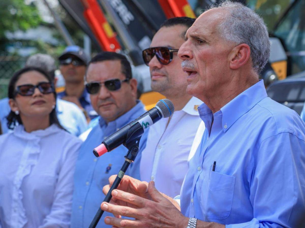 Arranca entrega de maquinaria a alcaldías: esto incluye el combo