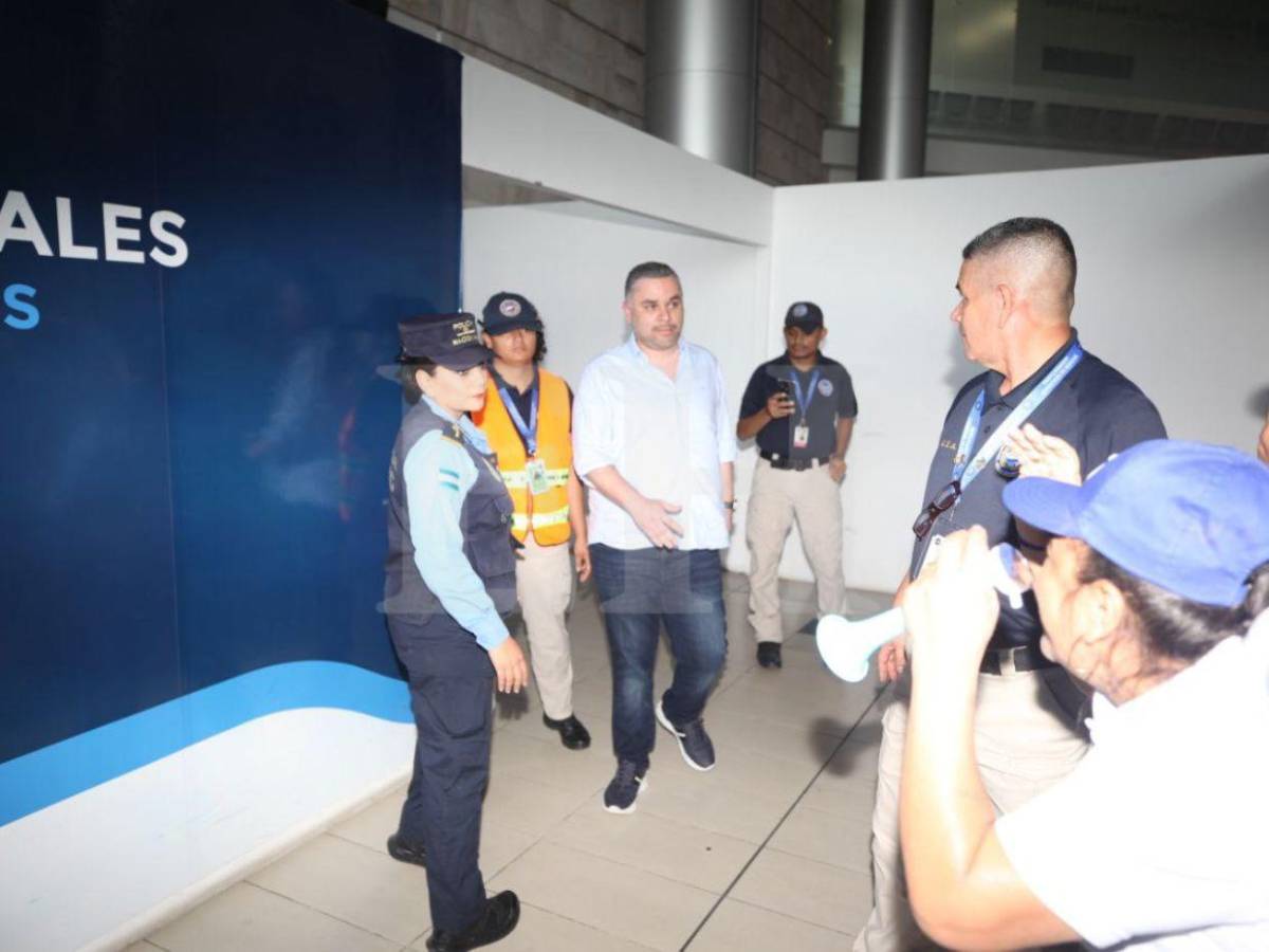 Multitud de nacionalistas recibe a David Chávez tras más de un año prófugo por orden de captura