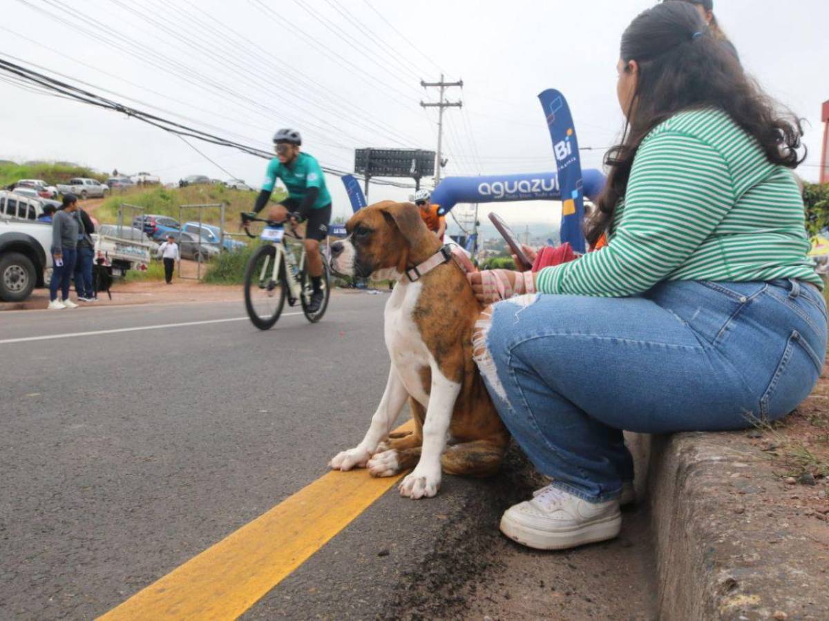 Caídas, alegría y pasión: así se vivió la decimocuarta edición de la Vuelta Ciclística EL HERALDO