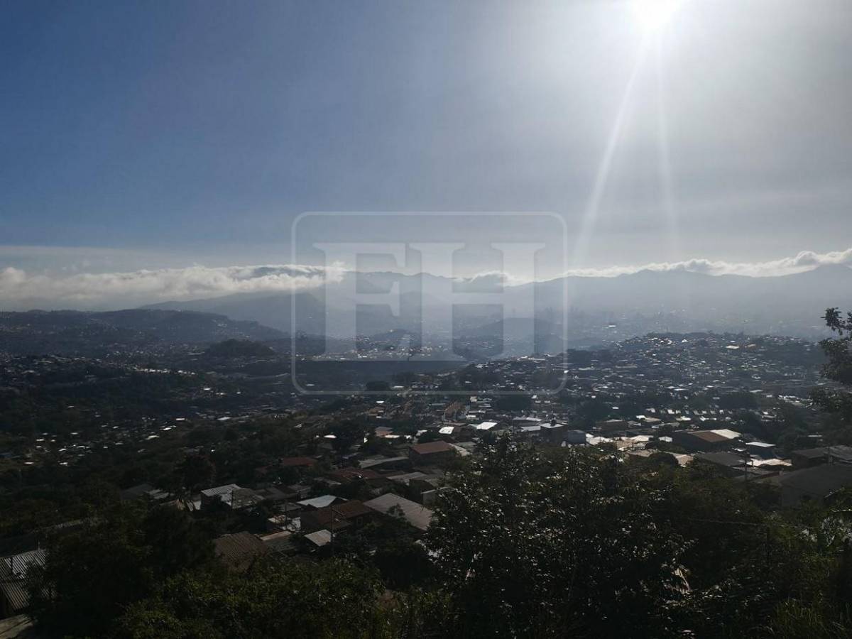 Domingo soleado, caluroso y con bruma: así está el clima en Tegucigalpa