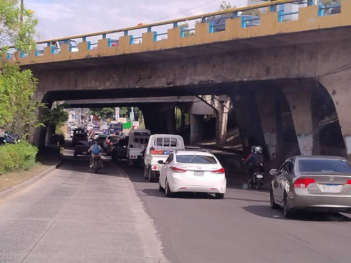 Protesta de enfermeras auxiliares desencadena caos en bulevar Suyapa y Centroamérica